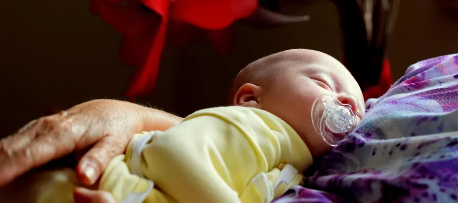 Prénoms en Vogue et Perles Rares : Les Tendances de Demain