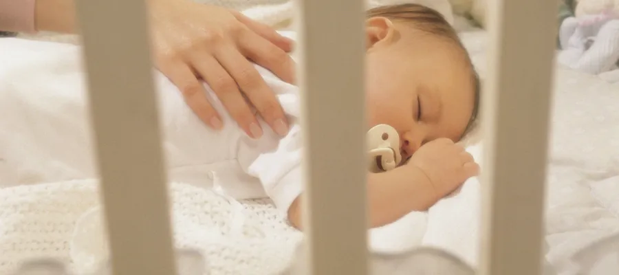 Prénoms filles 2025 : les tendances incontournables entre douceur et modernité